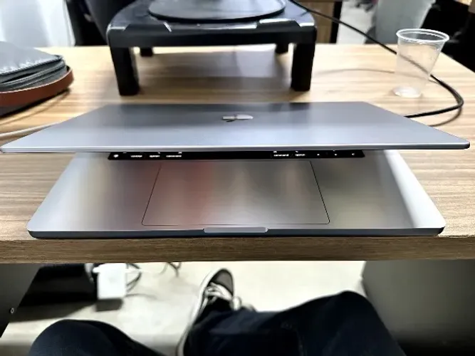 MacBook Pro M1 Pro 16gb ram 1tb ssd 16" 120hz retina XR