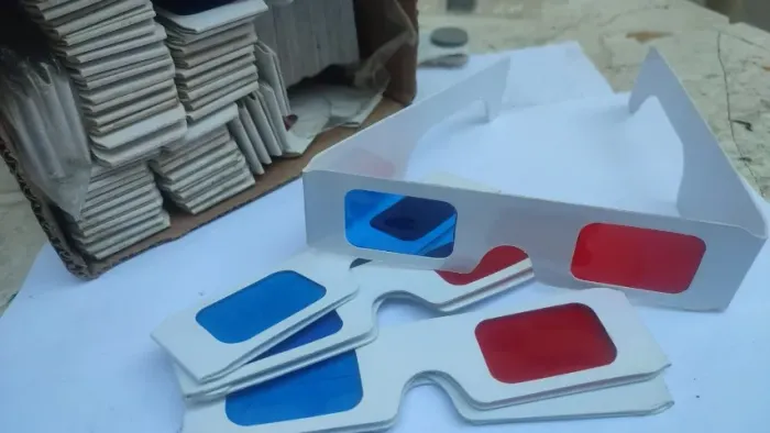 Lote com 80 óculos 3D anaglifos