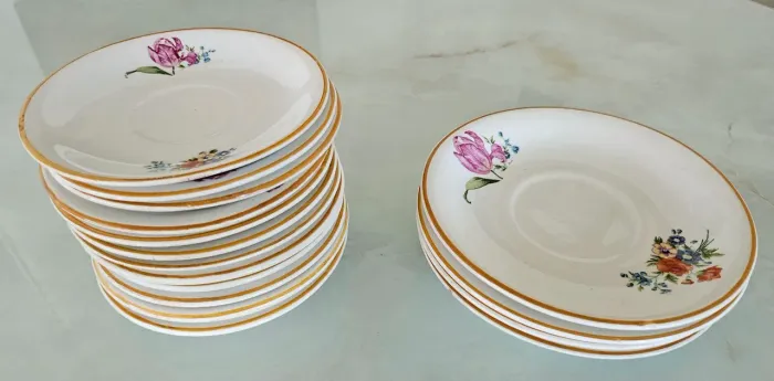 Pires antigos de porcelana (vintage)