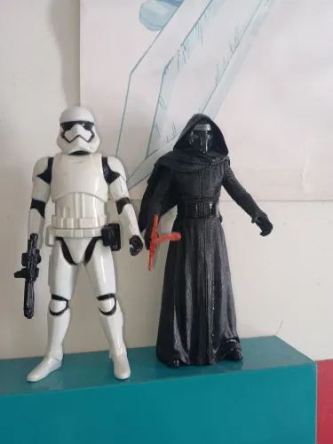 Bonecos Star Wars, kylo ren e stormtrooper
