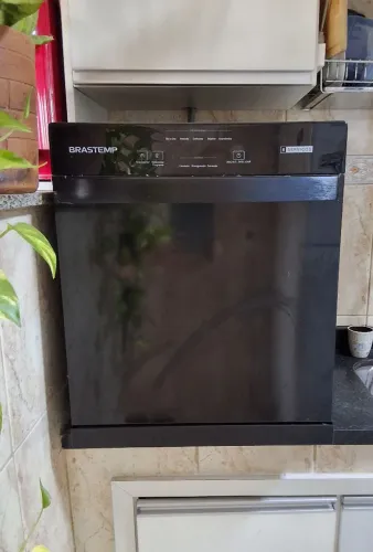 Lava-Louças Brastemp 8 Serviços - Modelo BLF08A - Preta