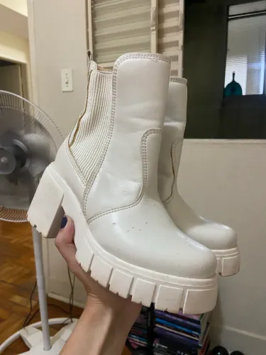 Bota Branca Cano médio 