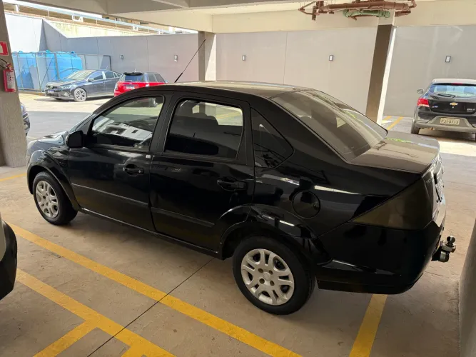 Ford Fiesta Sedan SE 1.6 8V Flex 4P 2014
