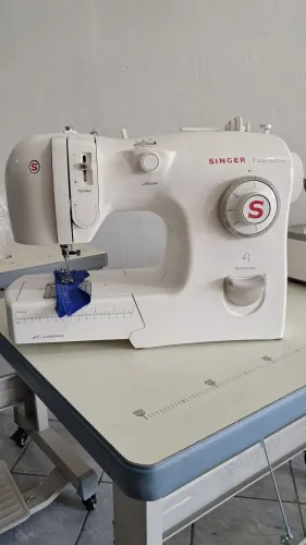 Máquina de costura singer fashion 