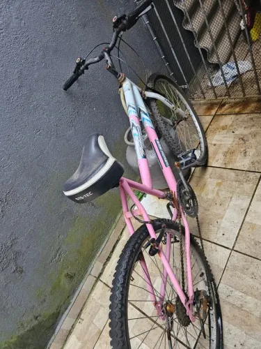 Bicicleta feminina aro 26 Usada - precisa revisão na marcha