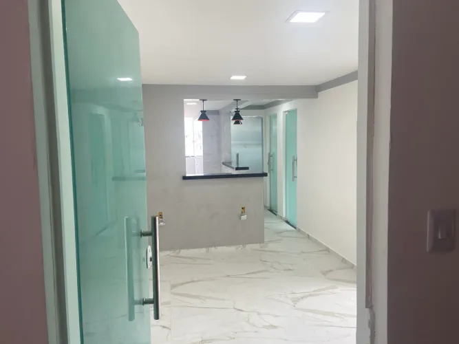 Apartamento top recém reformado em porcelanato.