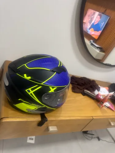 LS2 super novo usado somente uma vez capacete comprado na giro capacetes