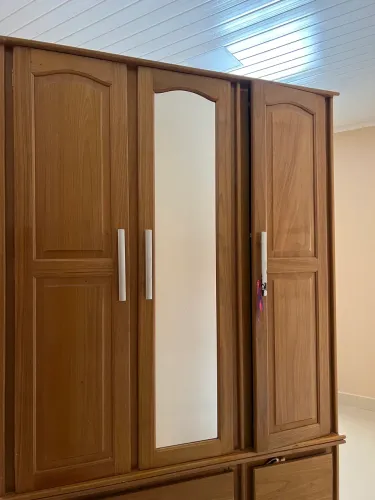 GUARDA ROUPA EM ÓTIMAS CONDIÇÕES