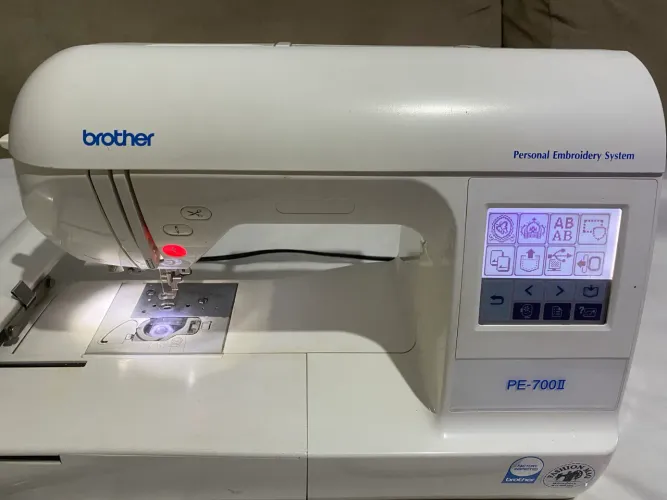 Máquina Brother PE700 ll