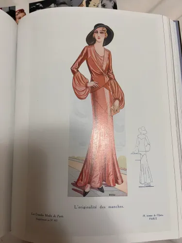 Box com três livros de moda