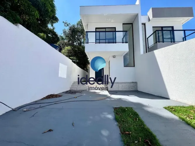 Casa Geminada 3 Quartos à Venda - 140m² - Varanda - 4 Vagas - Closet - Santa Branca
