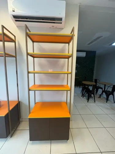 Estante loja Brasil Cacau