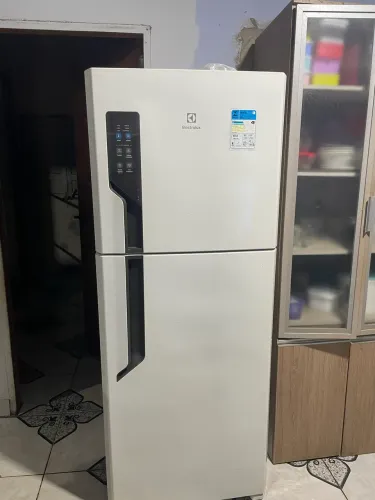 Vendo uma geladeira Electrolux