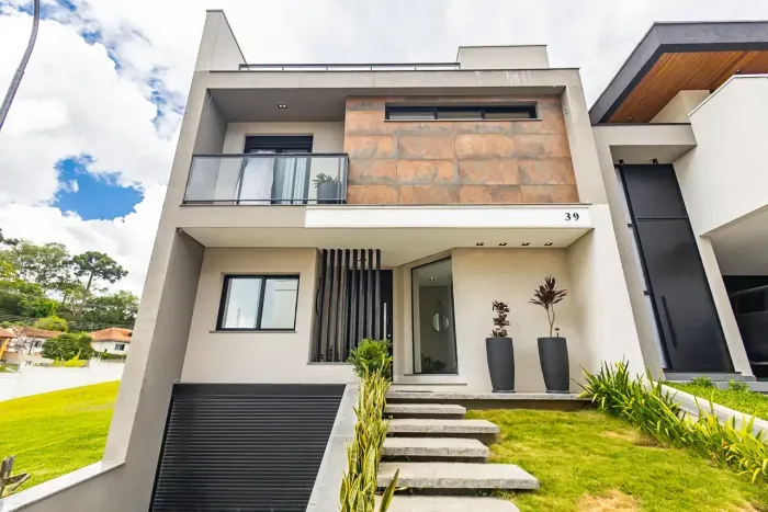 Casa com elevador, mobiliada, 4 quartos (3 suítes), terraço panorâmico - Boa Vista