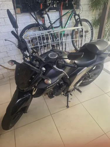 Único dono / Muito nova / Revisões na Yamaha