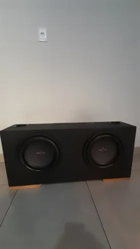 Caixa de grave mais 2 graves monster 600w obs: um dos autos falantes precisa trocar bobina