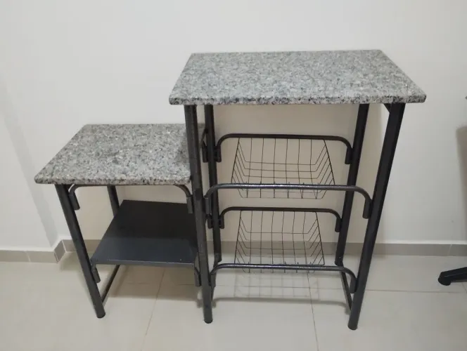 MESA/FRUTEIRA COM PEDRAS DE MÁRMORE (AS DUAS SAO JUNTAS,)