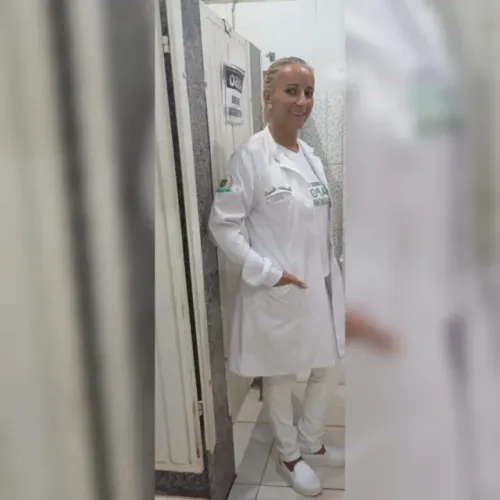 Ofereço meus serviços de cuidadora de idoso