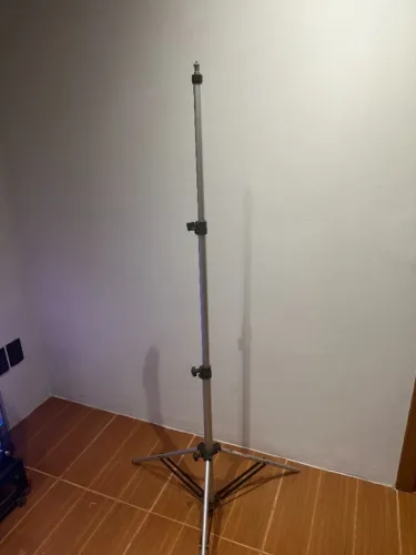 Tripé de Iluminação Mako (Modelo Mini) - Excelente Estado