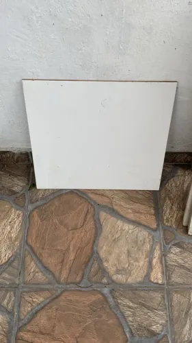 30 Placas de porcelanato branco 45cm x 45 cm