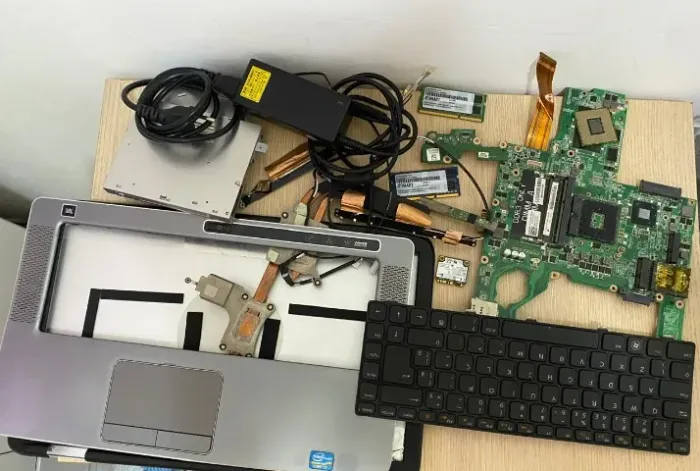Lote Peças Notebook Dell Inspiron/Vostro - Placa Mãe, Cooler, Teclado, Carregador, Webcam 