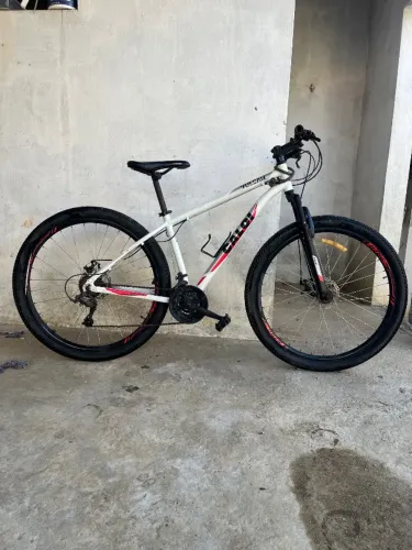 Bike aro 29 Caloi em ótimo estado + suspensão | Só R$800