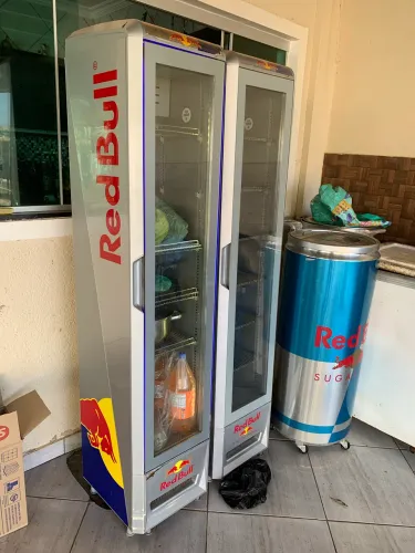 Geladeira/ refrigerador da red bull