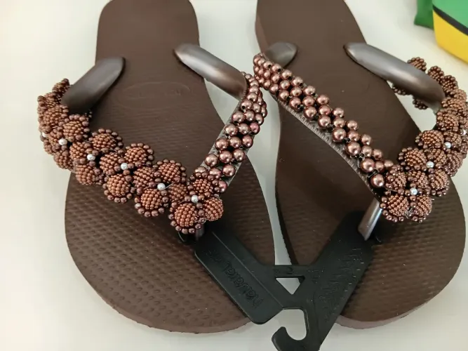 Chinelos bordados havaianas