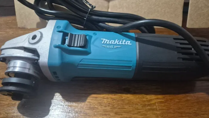 Esmelhiradeira makita 220 volts
