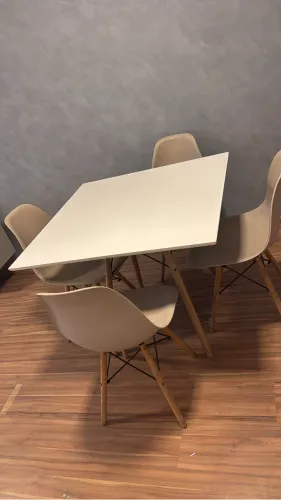 Mesa de Jantar Eames 4 Lugares + 4 Cadeiras