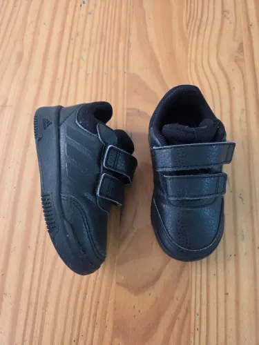 tênis adidas preto infantil 21