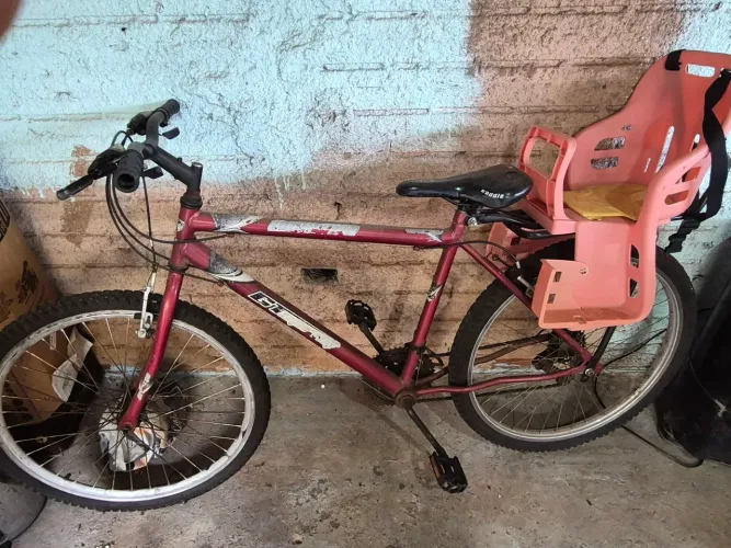 Bicicleta aro 26 com cadeirinha