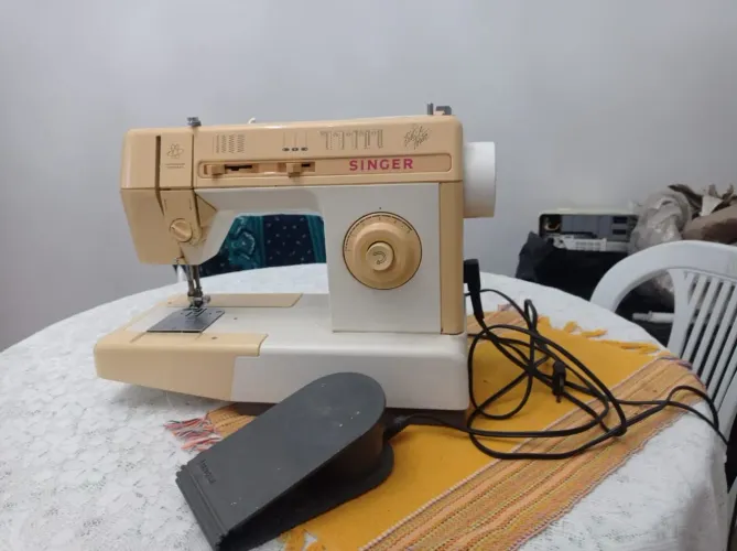 Máquina de Costura Singer 
