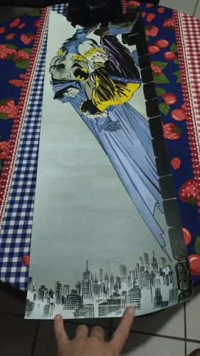 Poster omelete in box oficial DC comics