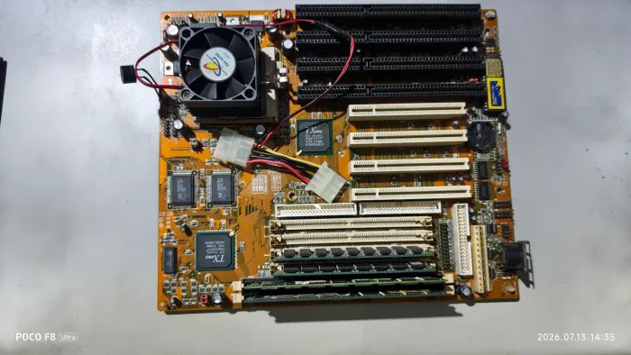 Placa mãe Intel, com processador