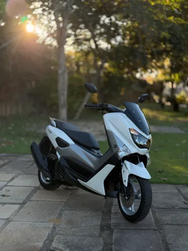 Nmax 160 2017 (km baixo)