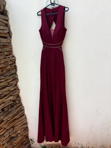 VENDO VESTIDO DE FESTA LONGO MARSALA/VINHO 42 R$230,00