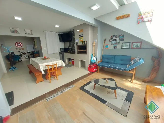 Casa comercial em excelente localização no bairro Capoeiras