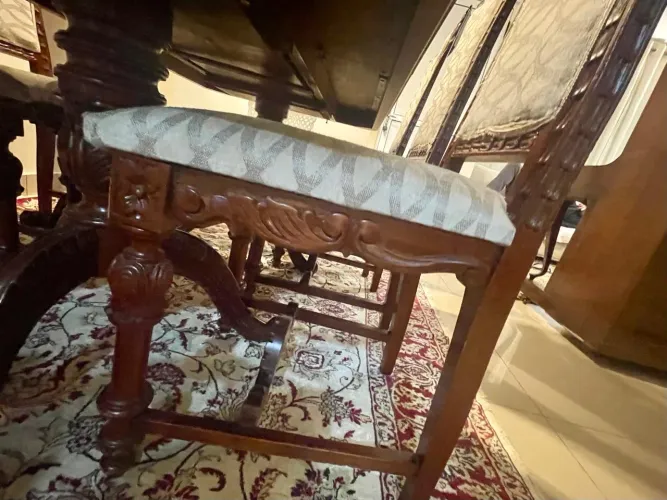 Mesa em madeira maciça