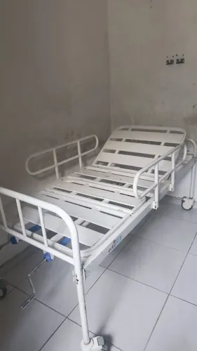 Cama hospitalar Dellamed com colchão 