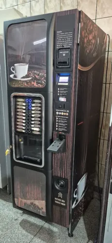 Máquina de café expresso opera