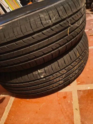Par de pneus 185/65R15 Westlake com apenas mil km rodados 