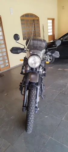 Himalayan 411, MUITO NOVA E COM CORREIA