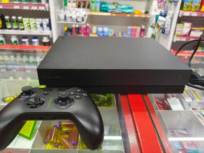 Xbox one X project Scorpio edition 1TB