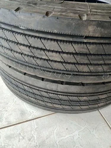 02 pneus 215/75 R17,5