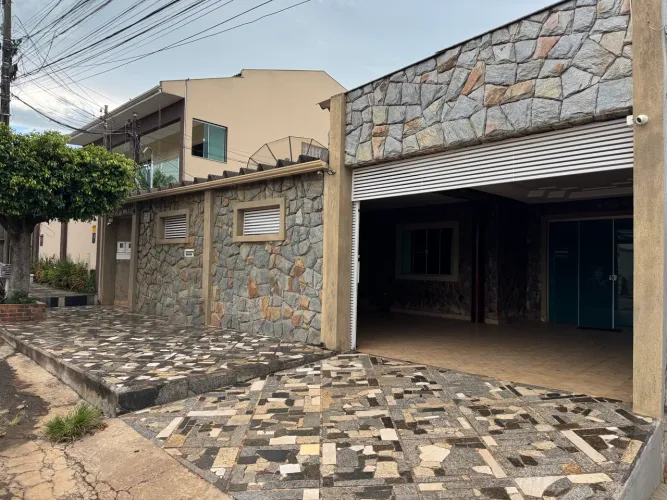 Aluga Excelente casa