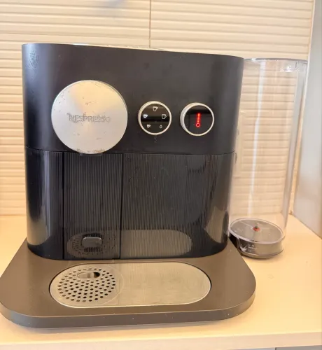 Cafeteira Nespresso Expert 220V