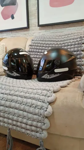 2 capacetes pra moto New Liberty 4 novos