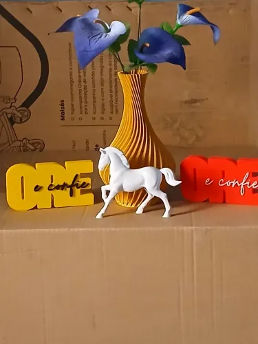 Conj: decoração de ambiente de sala de estar, estante Racker e etc.