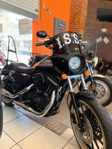 HARLEY IRON 883